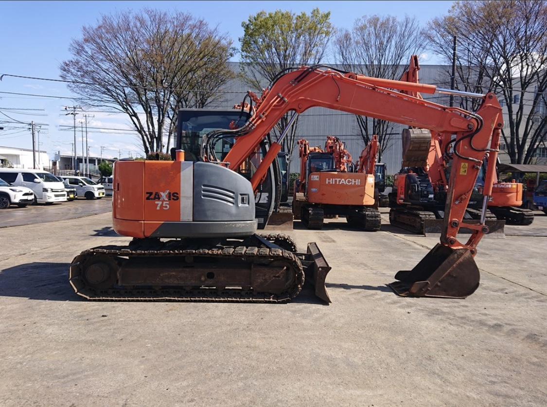 Used Hitachi ZAXIS 75 excavator among other machines at a Japanese equipment yard